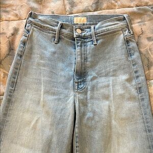 MOTHER Jeans- The Swooner- Roller Crop Fray